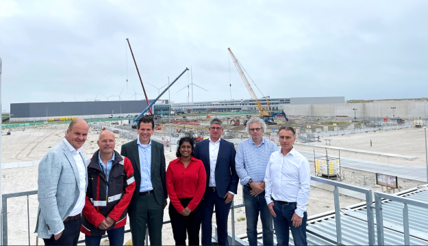 Van Links naar rechts Jaco van Beek (Visser & Smit Bouw), Bas van de Werf (Shell), Bart van Eijk (Visser & Smit Bouw), Archana Pathirai (Shell), Marcel Romein (Visser & Smit Bouw), Mark de Boer (Shell) en Toine van Liebergen.