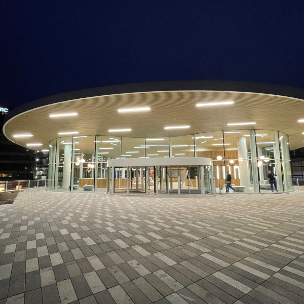 Entreepaviljoen AMC exterieur nacht